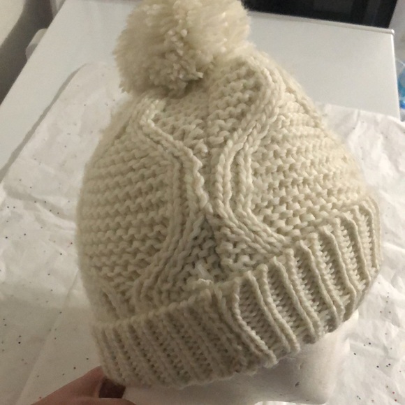 Steve Madden ladies beanie - Picture 3 of 10